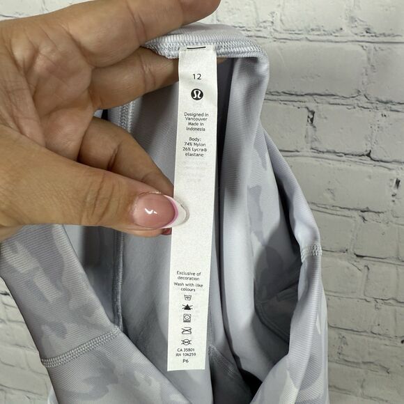 Lululemon Wunder Under Ribbed Biker Shorts Women Size 12 White Grey Camo Gym - Picture 4 of 11